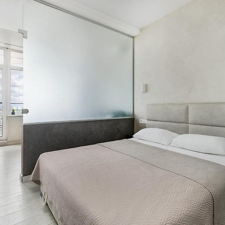 Razor Apartment With Terrace, Kamanina Οδησσός Εξωτερικό φωτογραφία